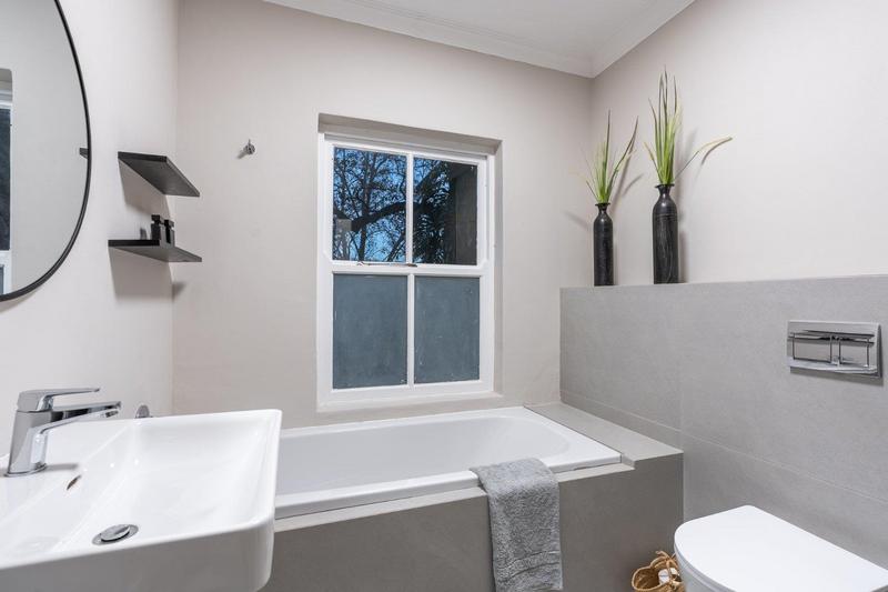 5 Bedroom Property for Sale in Constantia Western Cape